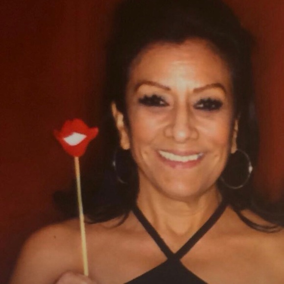 Meet your Posher, Antoinette - Picture 2 of 7